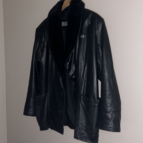 lavish leather - Picture 3 of 3